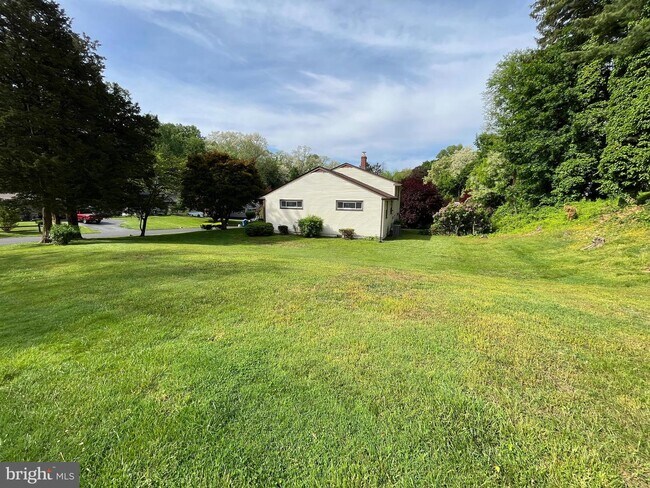 Foto del edificio - 1213 Farmington Ln