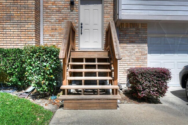 Foto del edificio - 16963 Chapel Pines Dr