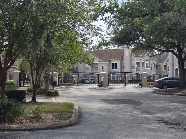 Foto del edificio - Beautiful 2-Bedroom Condo in the Heart of New Tampa