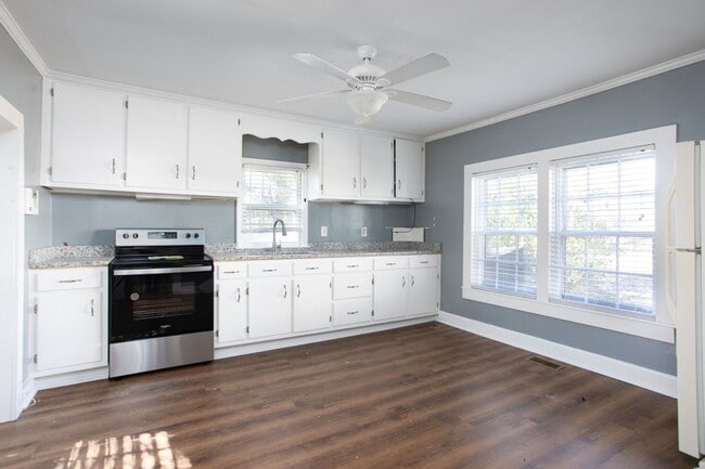 Foto del edificio - Friendly 2 Bedroom, 1 Bath bungalow in Hillsborough!