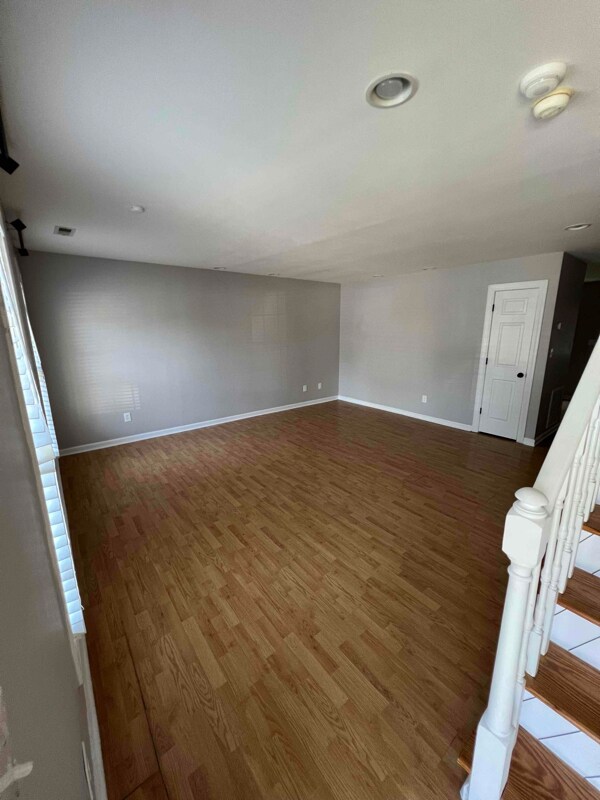 Building Photo - 402 Maple Grove Ct
