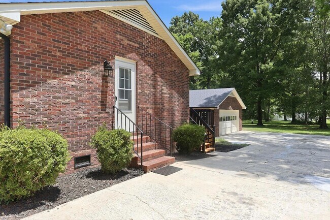 Foto del edificio - 6299 Spring Ct Ln