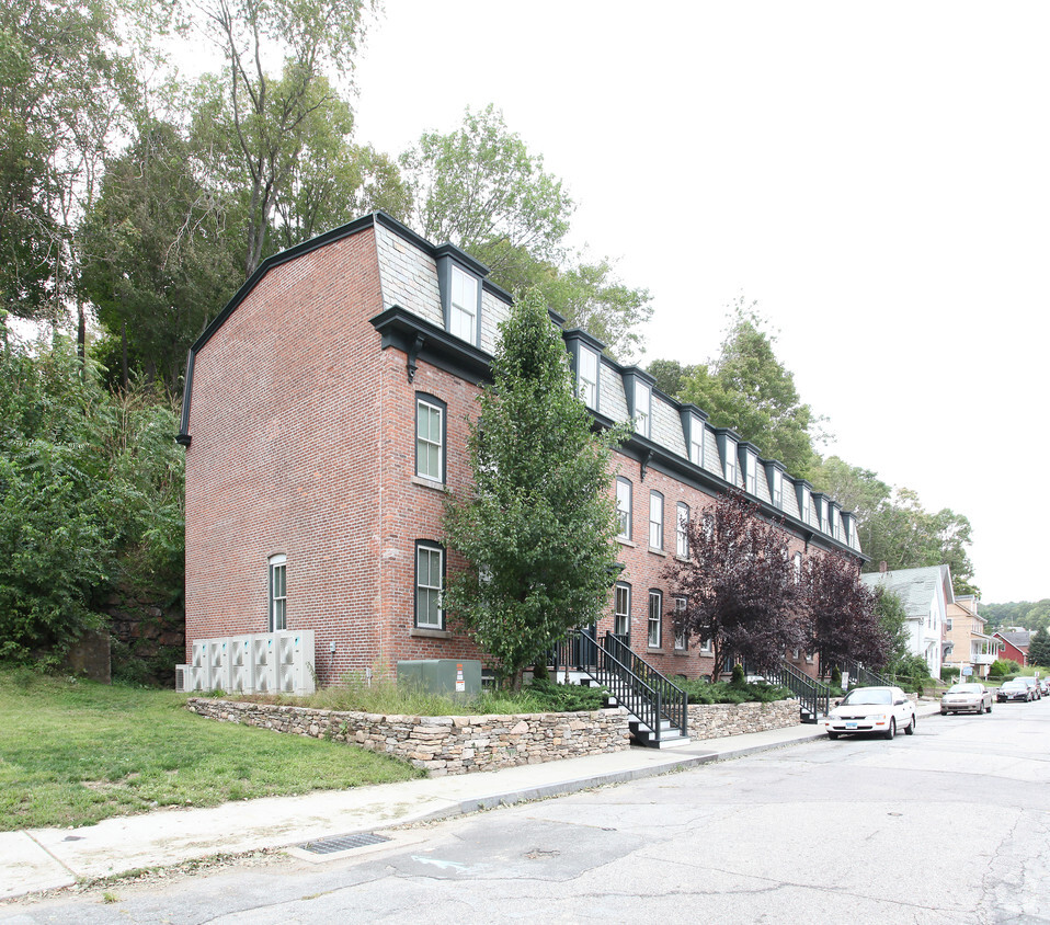 Primary Photo - 88-98 Chestnut St