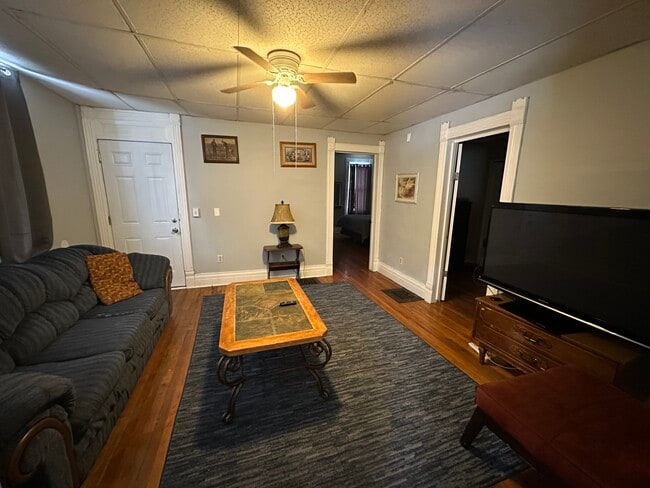 Foto del edificio - Grumbach Ave