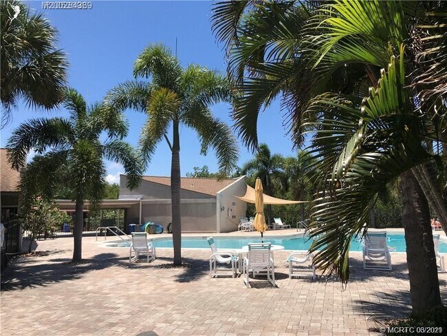Foto del edificio - 1600 NE Dixie Hwy
