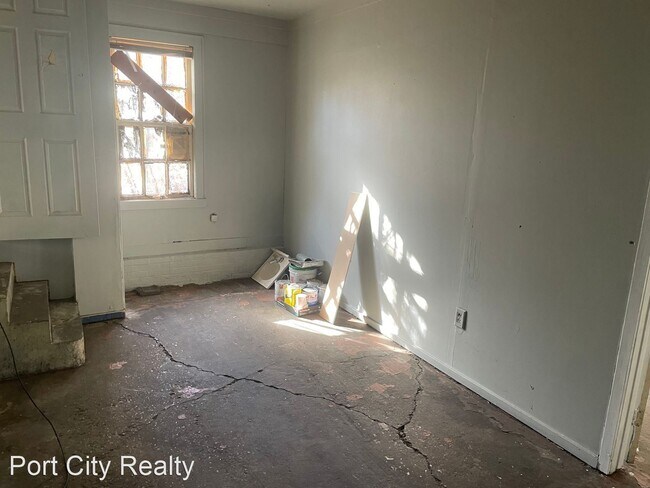 Building Photo - 2 br, 1 bath House - 115 E Olive St.
