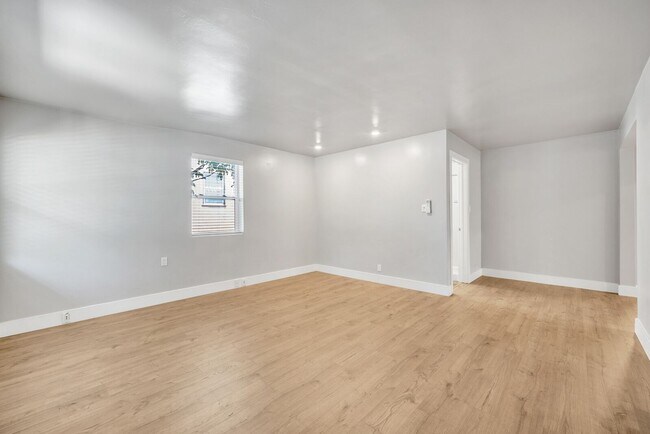 Building Photo - 3045 Franklin Blvd