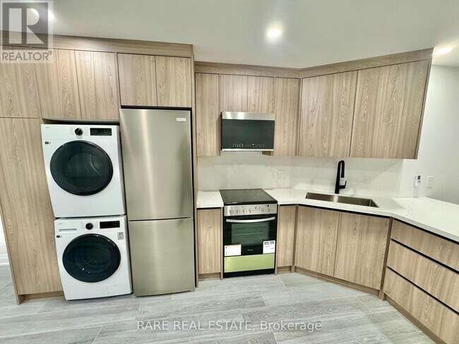 Building Photo - 783 Dovercourt Rd