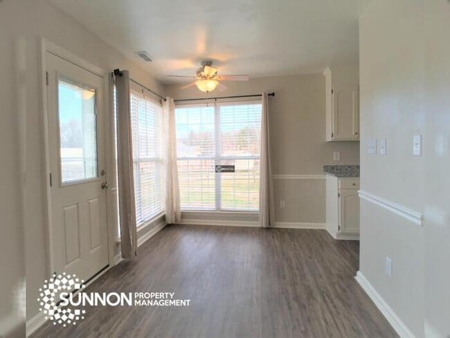 Building Photo - Remodeled 3BR Ranch with Huge Fenced Yard!