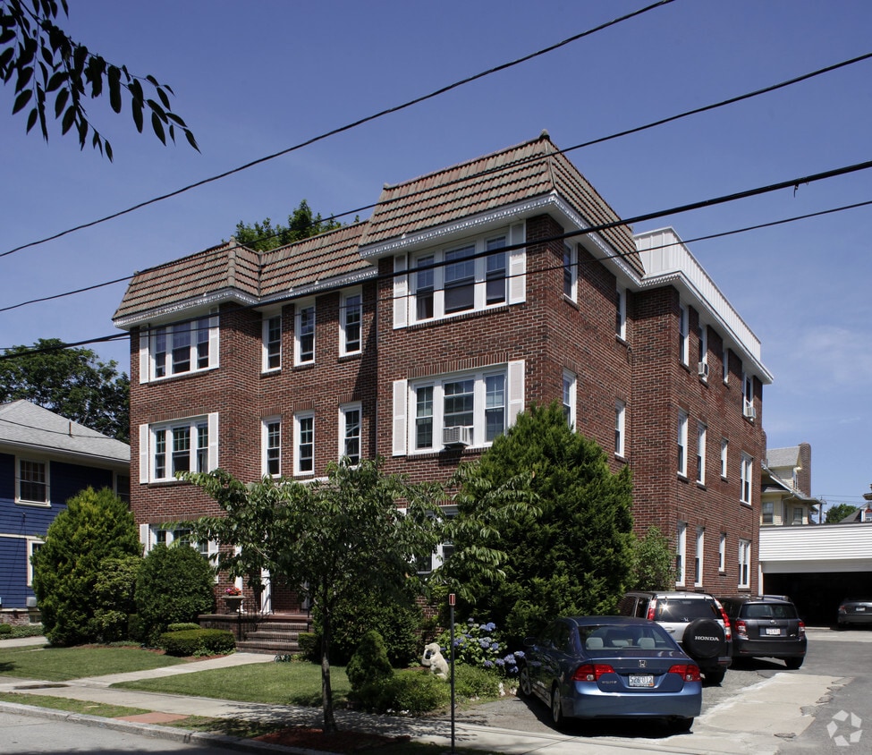 Building Photo - 126-128 Elton St