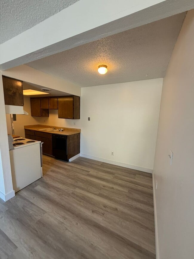 Building Photo - 325 Standiford Ave