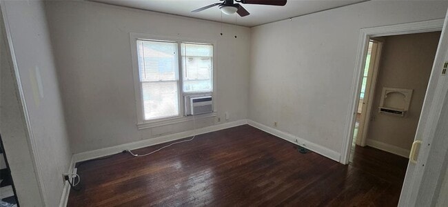 Building Photo - 920 E 37th St