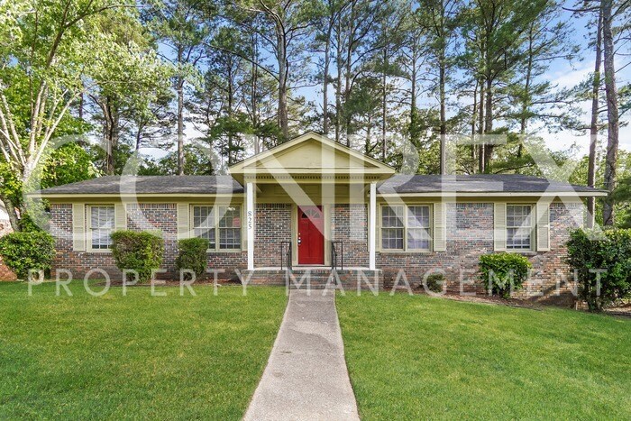 Primary Photo - THE FORMAL HOUSE