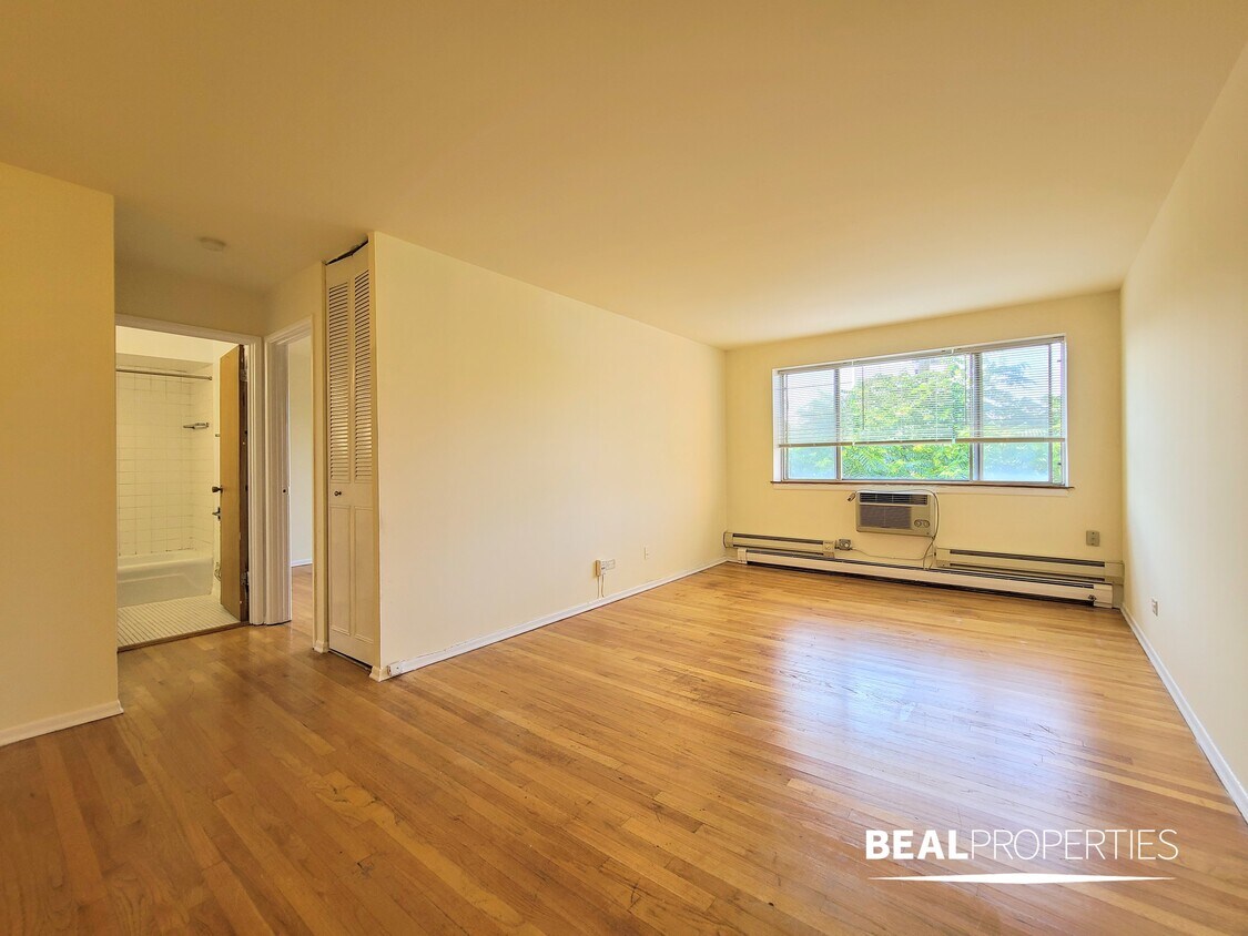 Foto principal - 660 W Wrightwood Ave