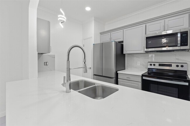 Foto del edificio - 6000 Reims Rd