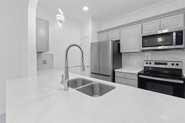 Building Photo - 6000 Reims Rd