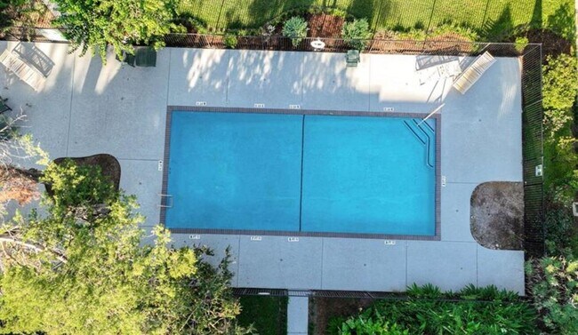 Foto del edificio - 8265 Kingsbrook Rd