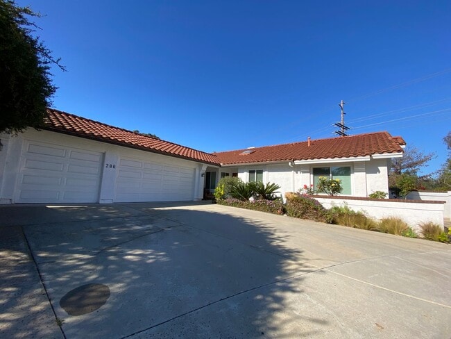 Building Photo - 4 Bedroom Encinitas home with Views!