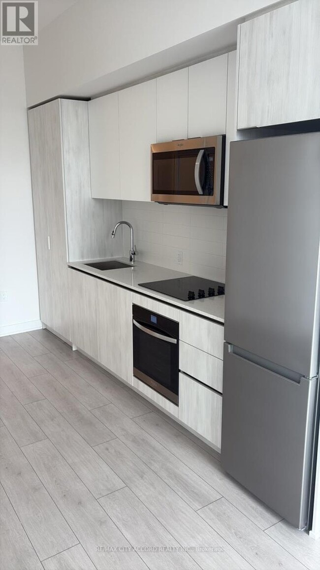 Photo du bâtiment - 5858 Yonge St