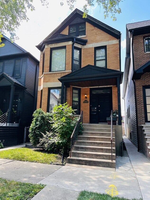 Primary Photo - 2440 N Francisco Ave