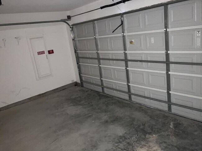 Building Photo - 2114 Bidwell Dr