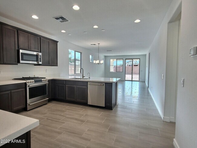 Building Photo - 11011 E Tesla Ave