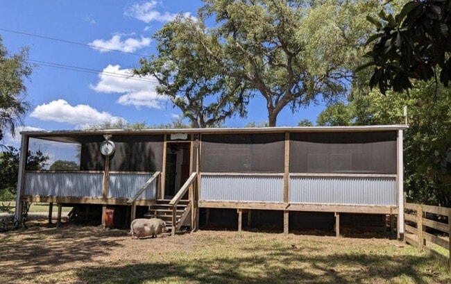 Foto del edificio - 1208 County Rd 315