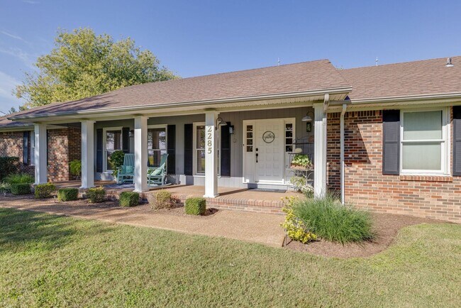 Building Photo - Stunner in North Columbia