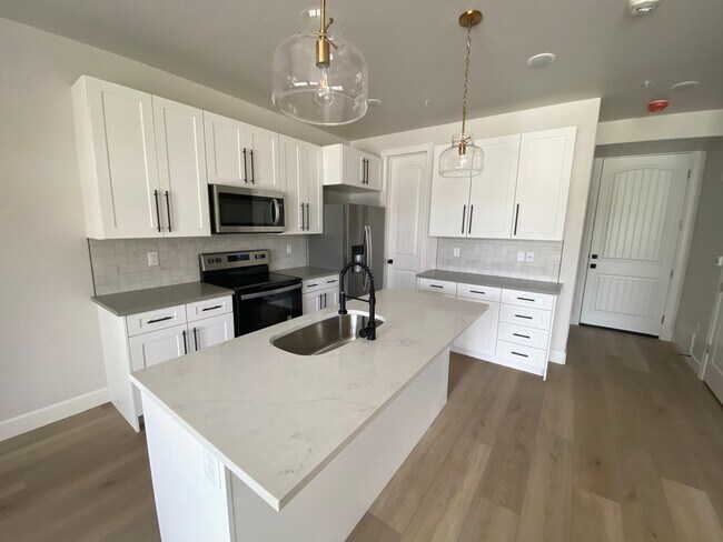 Building Photo - Italian Villages | 3-Bedroom Townhome