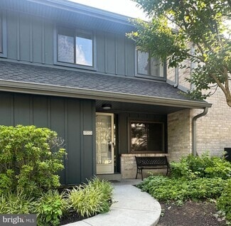 Building Photo - 560 Foxwood Ln