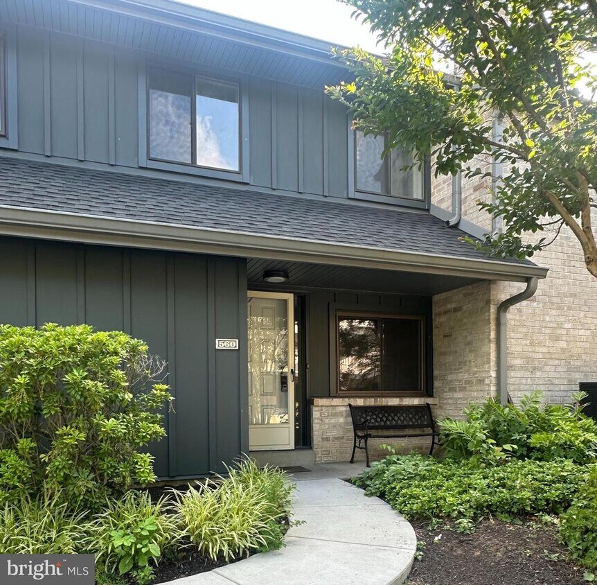 Foto principal - 560 Foxwood Ln