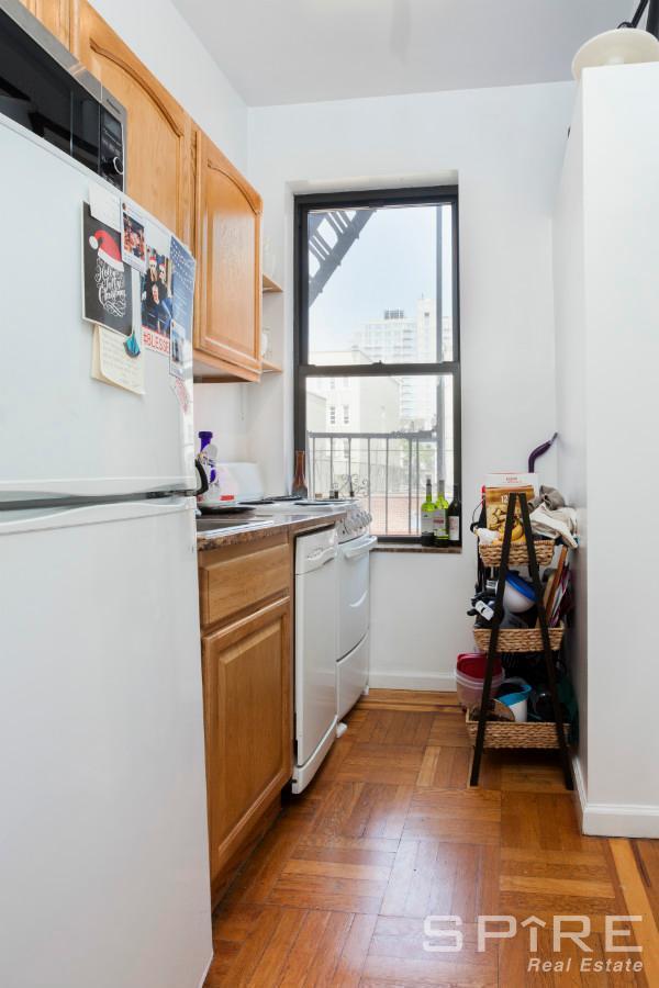 Building Photo - 352 E 20th St