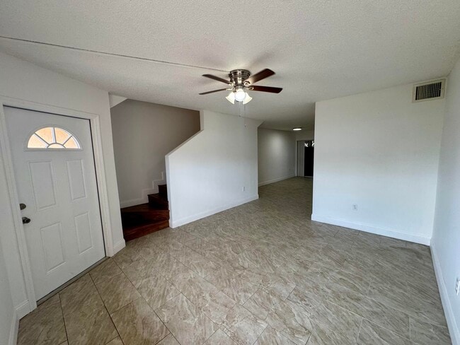 Foto del edificio - 3662 SW 59th Ave