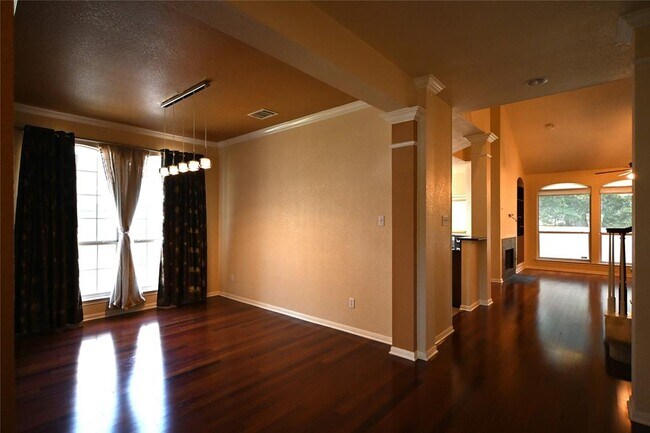 Foto del edificio - 1517 Cutting Horse Ln