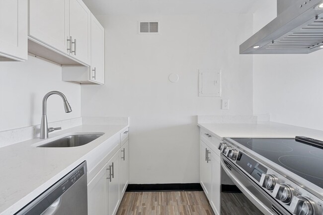 Photo - 1105 Massachusetts Ave Apartment