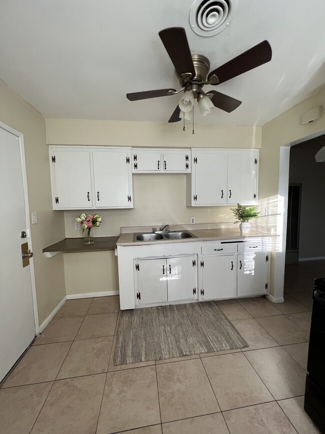 Kitchen with stainless steel sink, oven - 224 Sequoia Dr