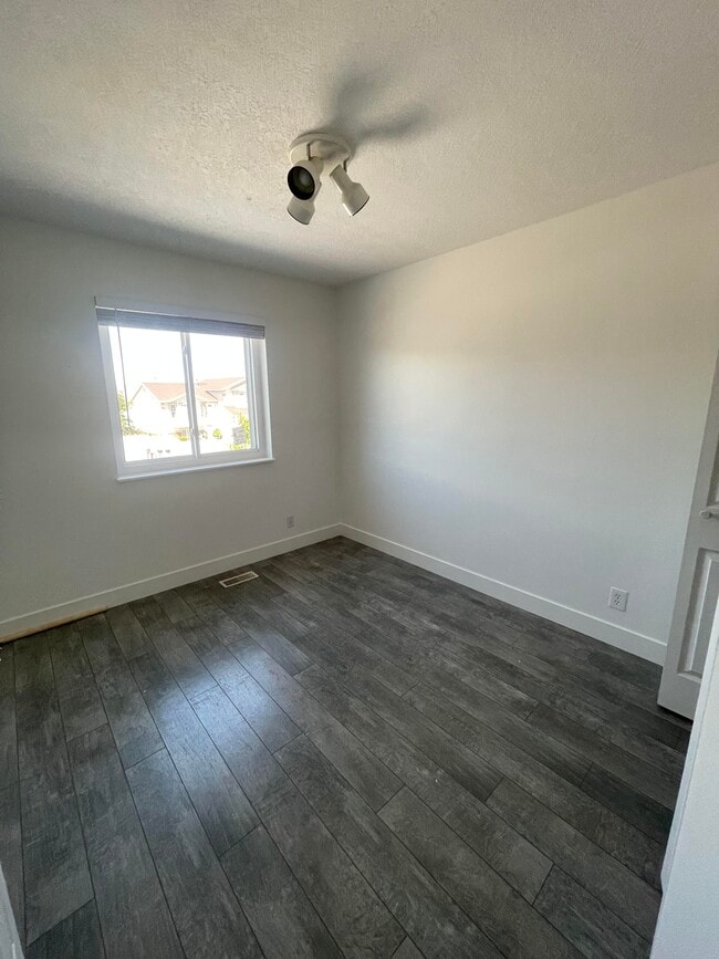 Building Photo - 249 Sunstone Cir