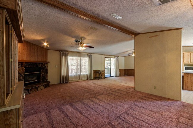 Building Photo - 856 Wildflower Dr