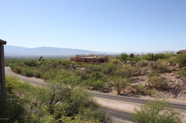 Foto del edificio - 6655 N Canyon Crest Dr