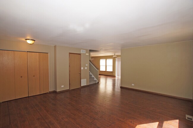 Building Photo - 440 Stone Hollow Dr