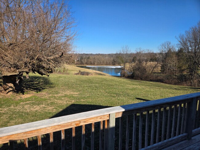 Foto del edificio - 3905 Carriage Hill Dr