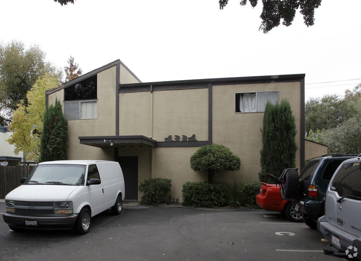 Primary Photo - 1331 Drake Dr