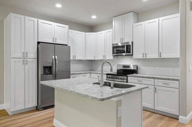 Building Photo - 32 Louisville Dr