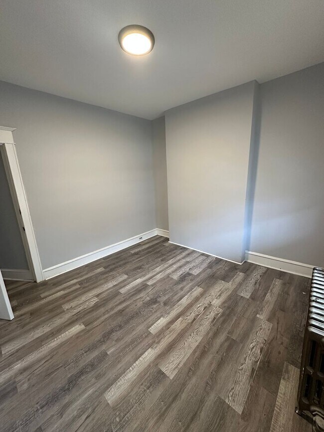 Building Photo - 117 N Front St