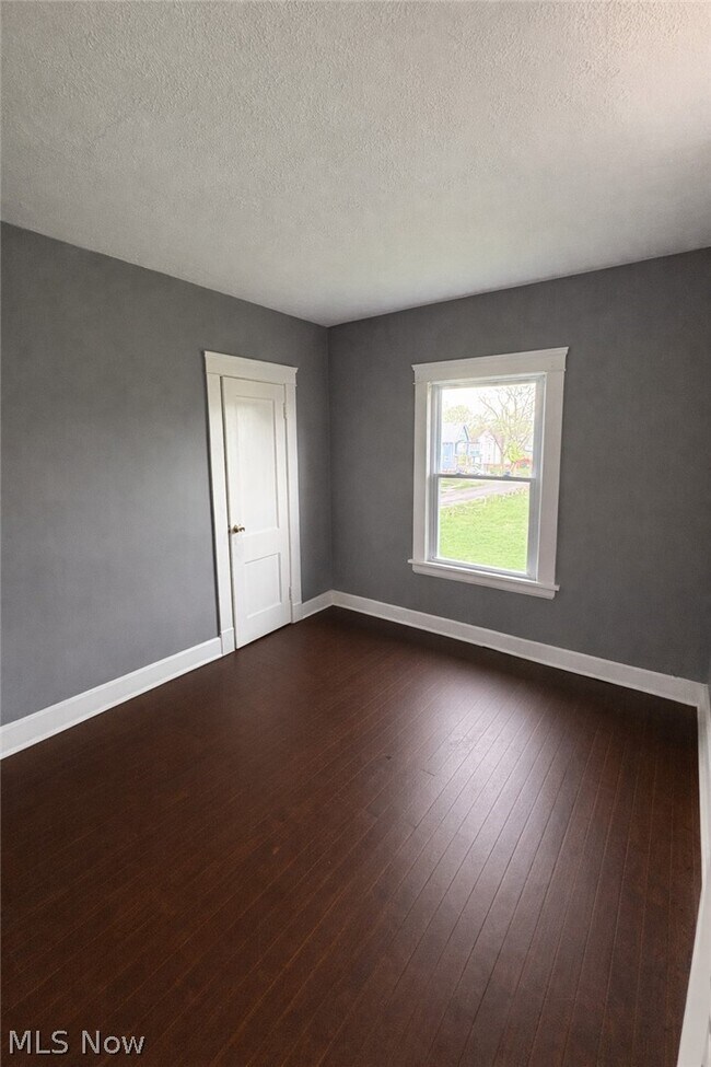 Foto del edificio - 13605 Gainsboro Ave