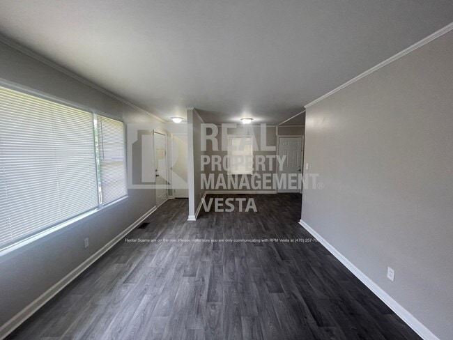 Building Photo - 3129 Stratford Dr