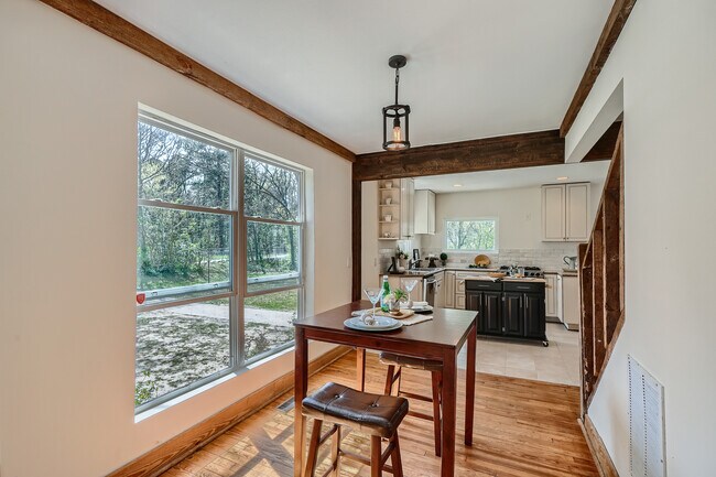 Foto del edificio - 530 Elmwood Rd NW