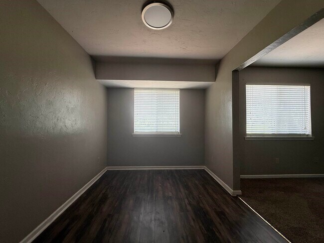 Foto del edificio - 1411 Lazy Brook