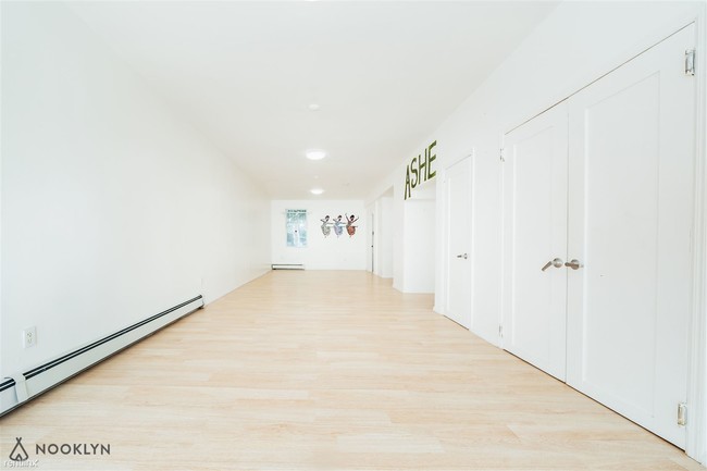 Foto del edificio - Studio, 1 bath Apartment - 525 Nostrand Ave