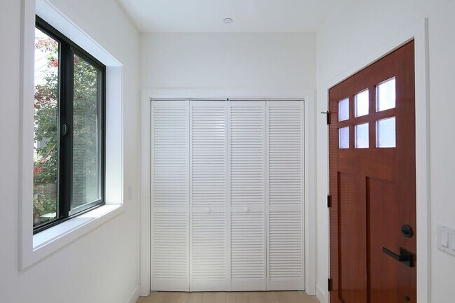 Foto del edificio - 2121-2123 Glenada Ave